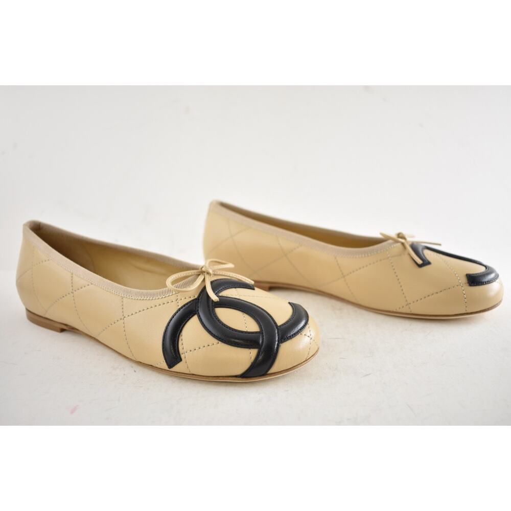 Chanel 26M Coco Beach Cambon Beige Black CC XL Logo Ballet Ballerina Flat 37 - Picture 6 of 16